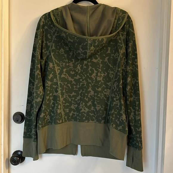 CAbi rare 6030 Marathon Jacket olive green floral camo size medium - Picture 8 of 8